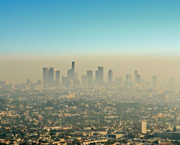 Smog fotochemiczny nad miastem