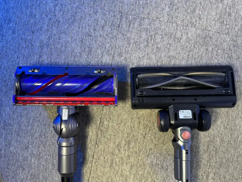 Elektroszczotki odkurzacza Dyson i HYGSE od spodu