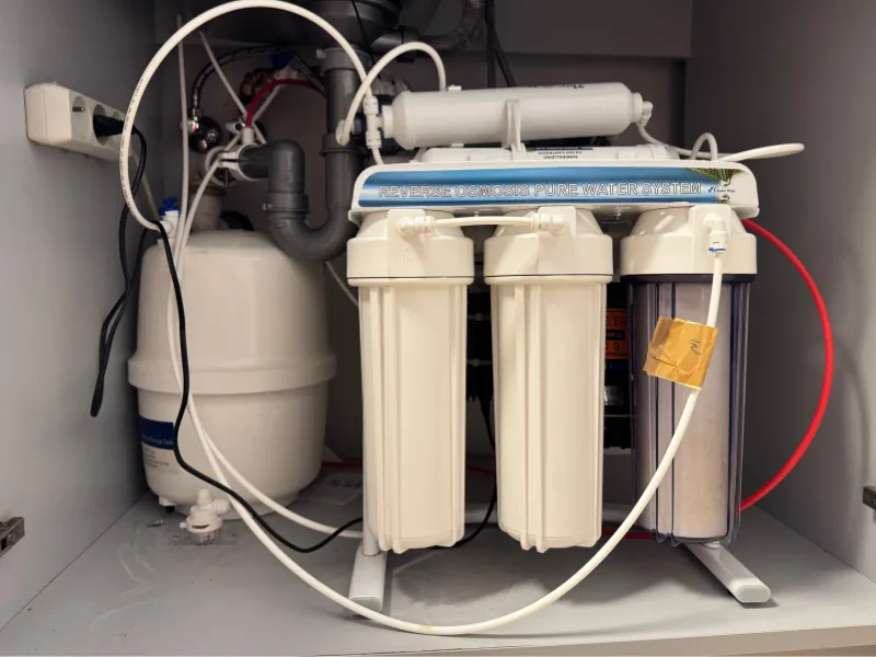 Filtr odwróconej osmozy - podblatowy ze zbiornikiem i pompą