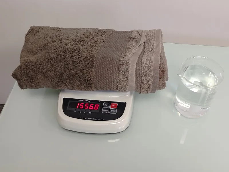 Masa ręcznika mokrego. Test suszenia prania