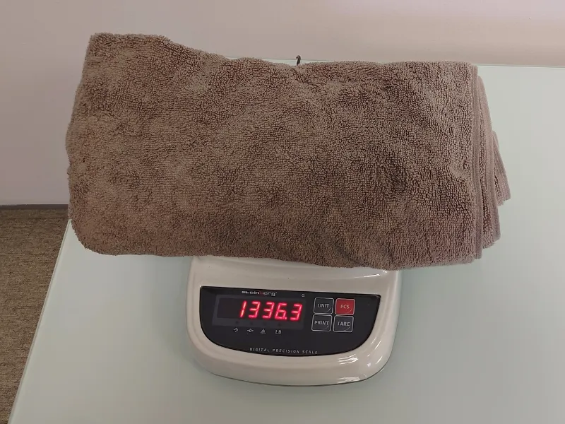 Masa ręcznika po suszeniu. Test suszenia prania