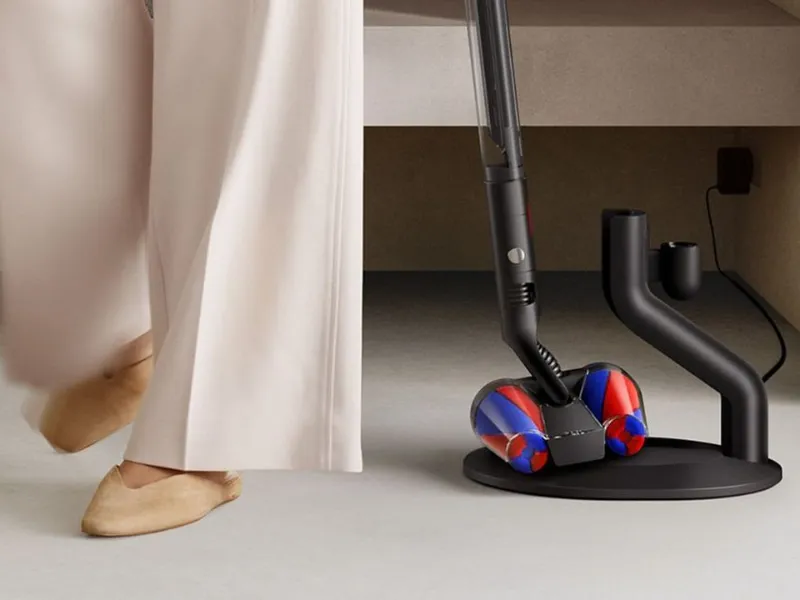 Odkurzacz Dyson PencilVac w stacji dokującej