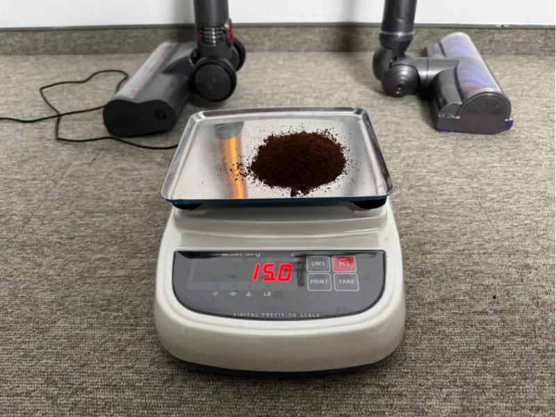 Laresar vs Dyson - test wciągania zanieczyszczeń. Ważenie kawy mielonej