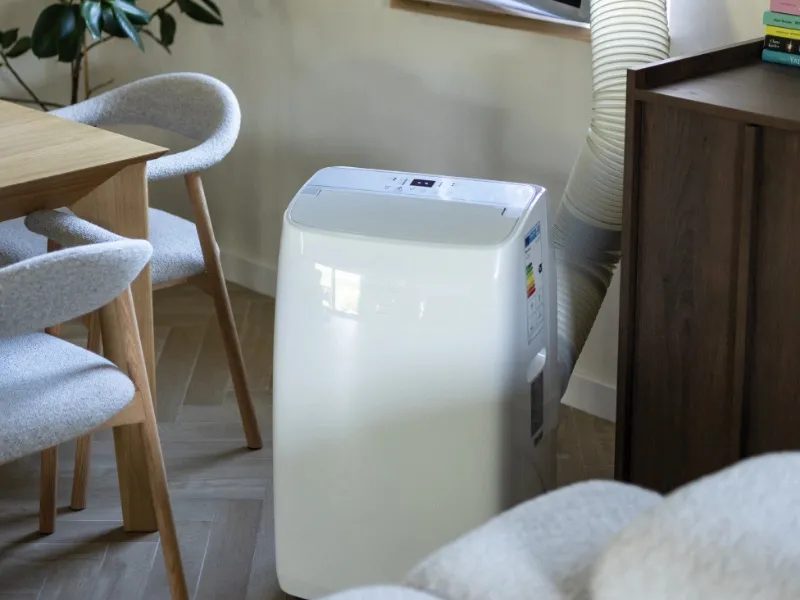Warmtec Froya KP46W. Klimatyzator z rurą wyrzutową