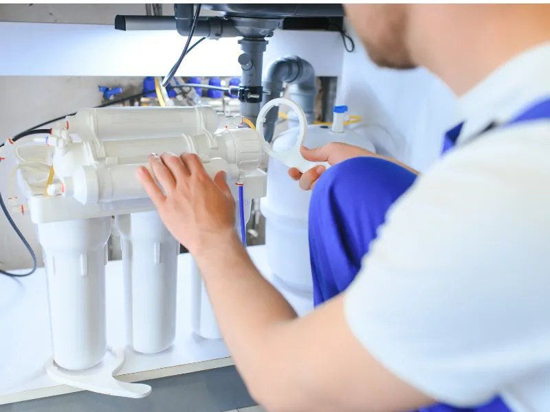 Wymiana filtrów odwróconej osmozy