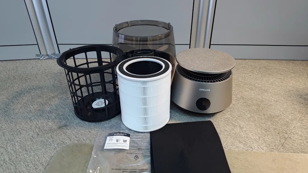 Otwarty oczyszczacz Dreame AP10 wraz z filtrami. Źródło: materiały własne Ranking-Oczyszczaczy.pl