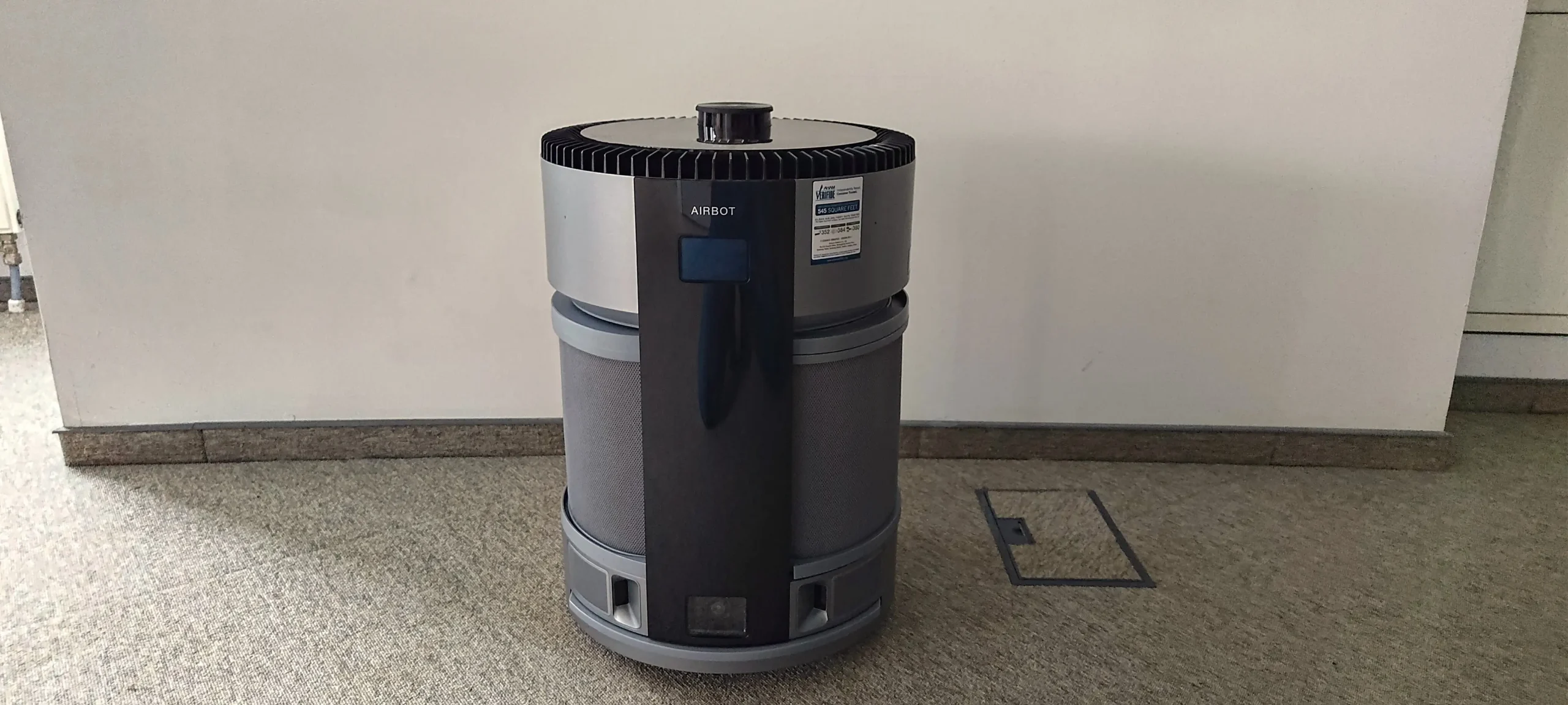 Ecovacs Airbot Z1 - oczyszczacz robot w biurze