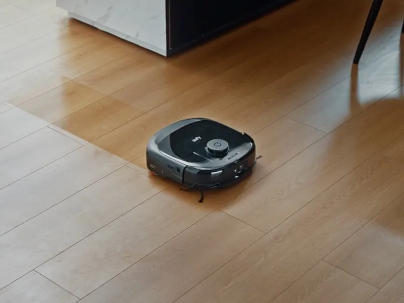 eufy omni E28 podczas mycia podłóg