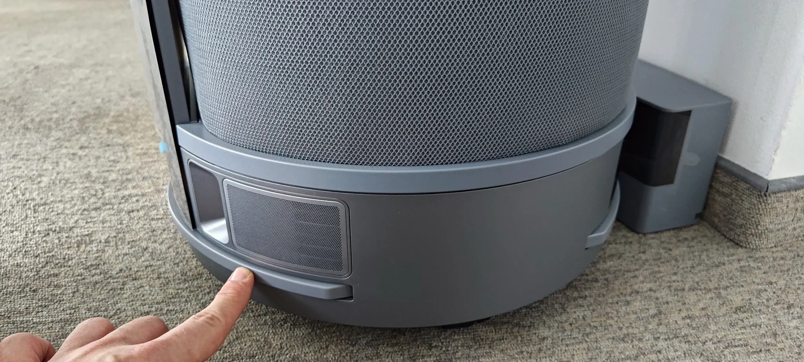 Gumowe zderzaki Ecovacs Airbot Z1. Materiały własne Ranking-Oczyszczaczy.pl