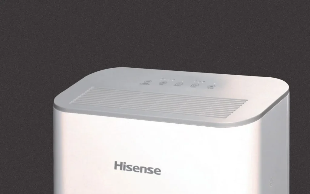 Góra oczyszczacza powietrza Hisense AP220H wraz z wylotem powietrza. Źródło: materiały producenta Hisense