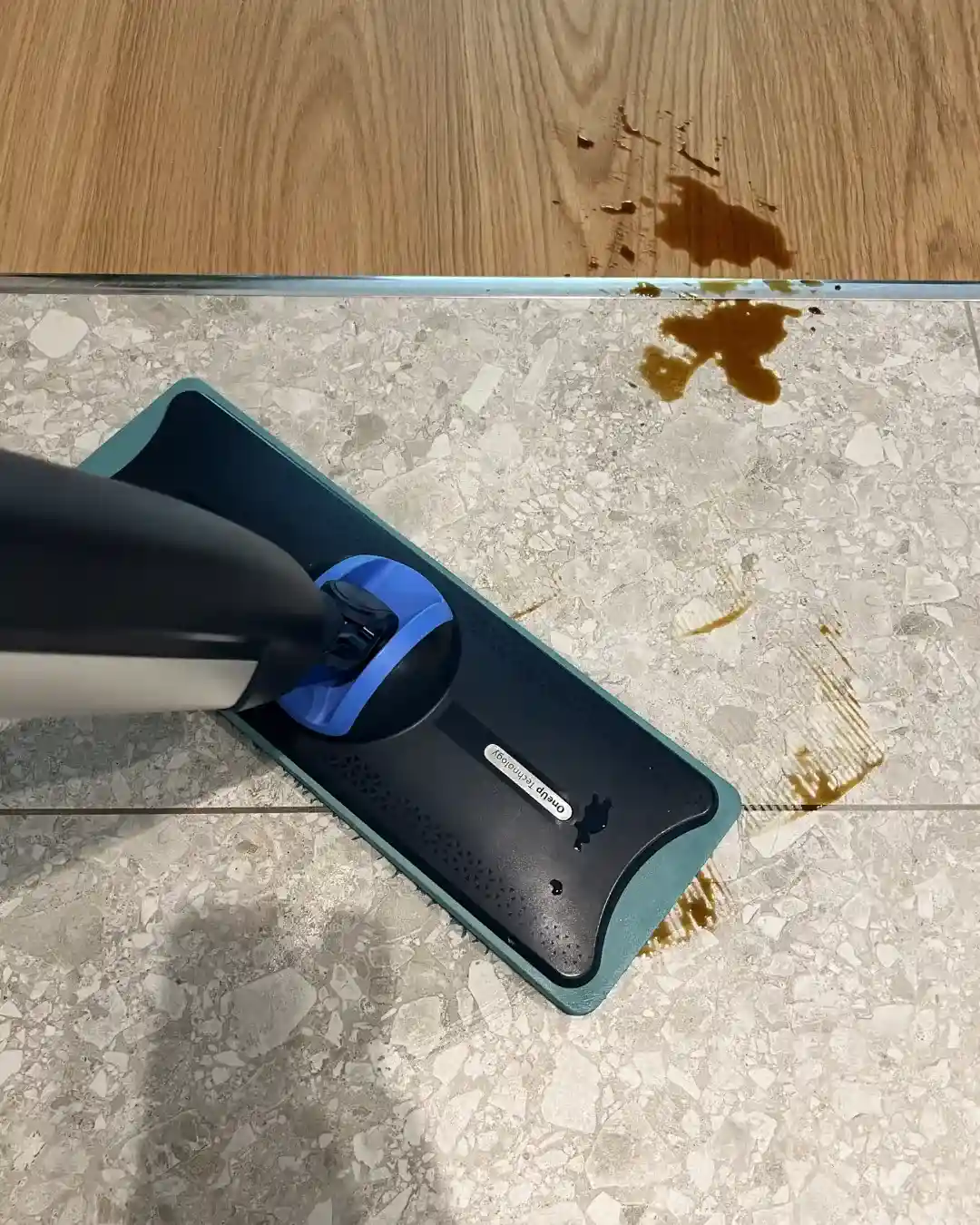 Recenzja mopa elektrycznego Philips OneUp XV5113/01. Innowacyjny, ale nie rewelacyjny 