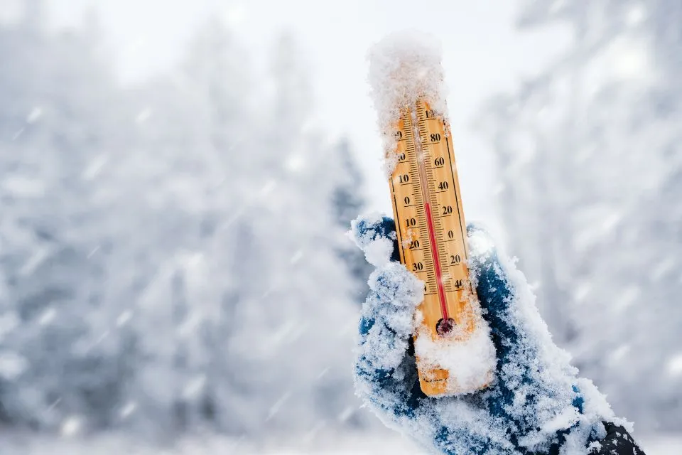 rekord temperatury w polsce, zdjęcie termometru zimą