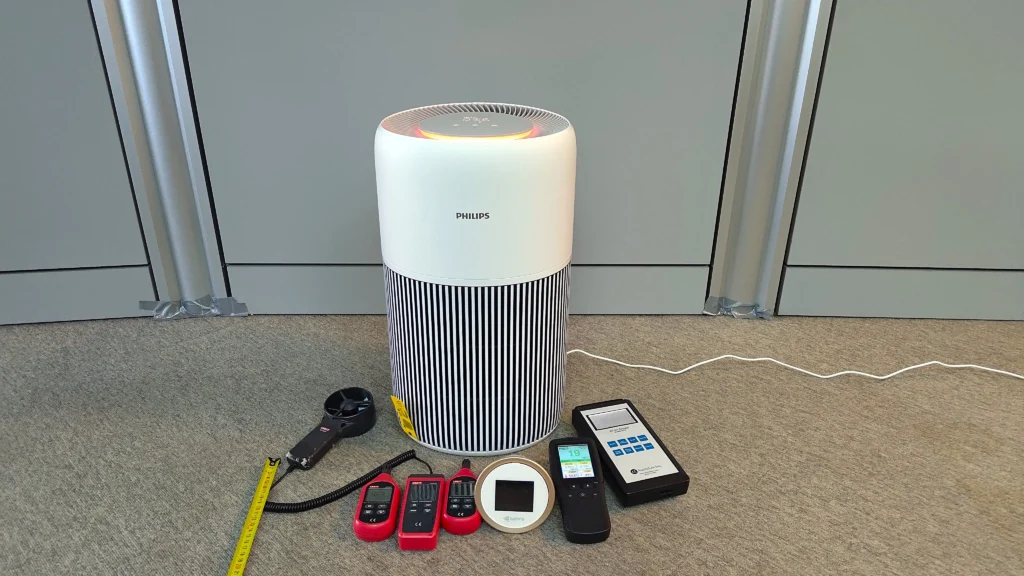 Philips AC2220/10 od przodu z czujnikami. Materiały własne Ranking-Oczyszczaczy.pl
