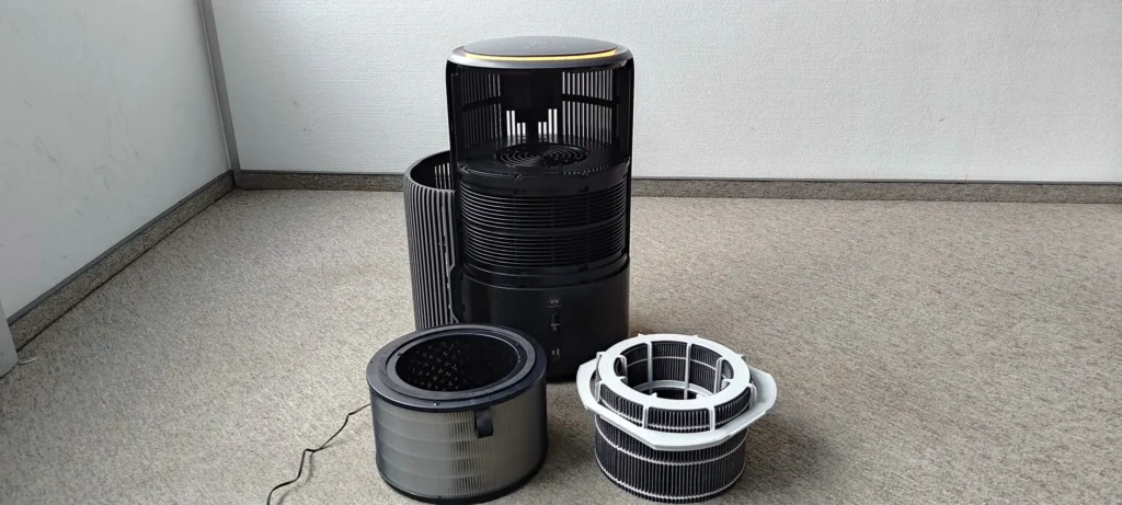 Philips AC3421/10 z wyjętymi filtrami. Źródło: materiały własne Ranking-Oczyszczaczy.pl