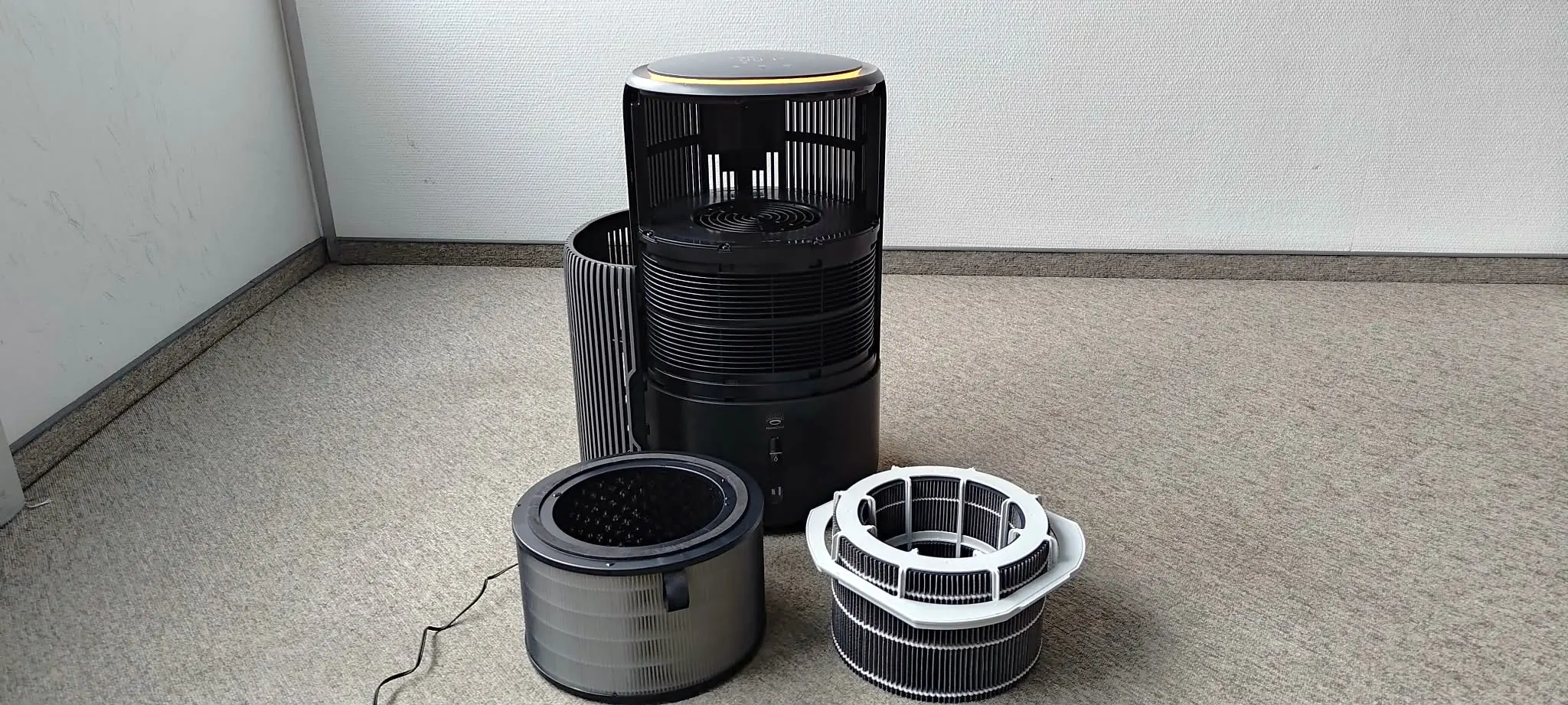 Philips AC3421/10 z wyjętymi filtrami. Źródło: materiały własne Ranking-Oczyszczaczy.pl