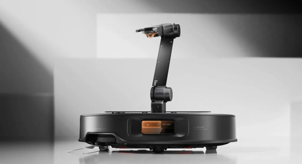 Roborock Saros Z70 z wysuwanym ramieniem Omnigrip. Widok z boku