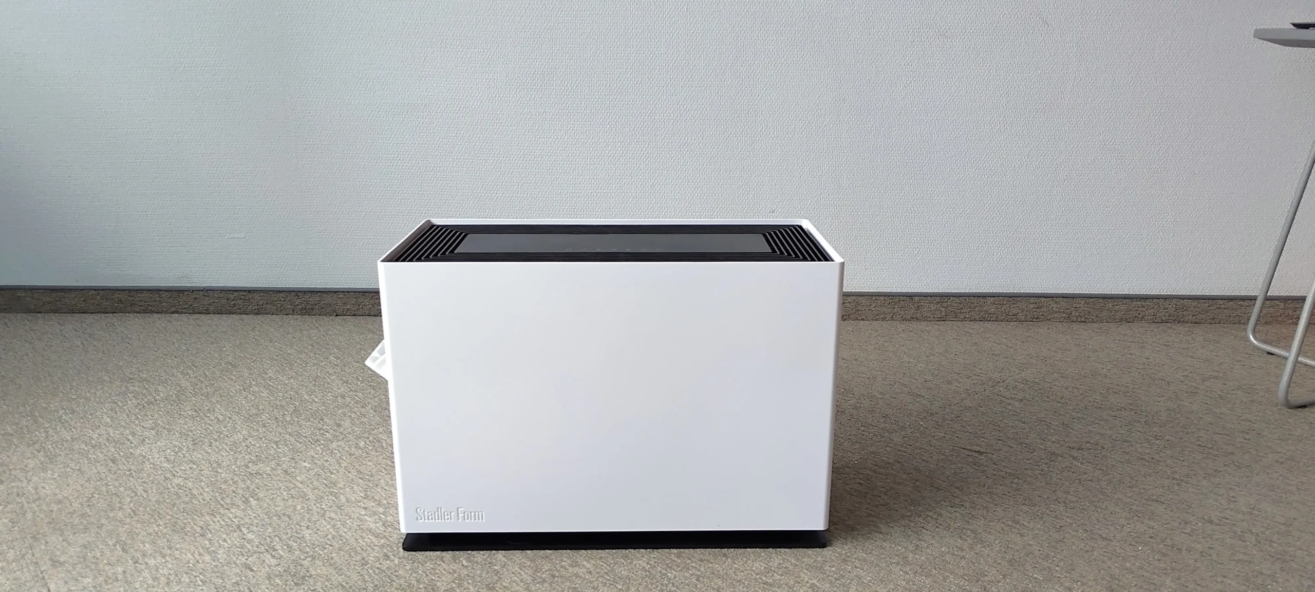 Stadler Form Noah Pro widziany od przodu. Materiały własne Ranking-Oczyszczaczy.pl