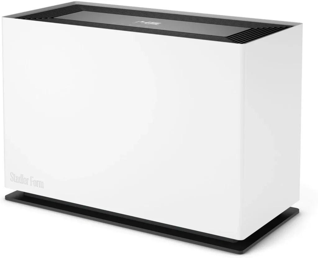 Stadler Form Noah Pro widziany od przodu i boku. Źródło: Materiały producenta Stadler Form.