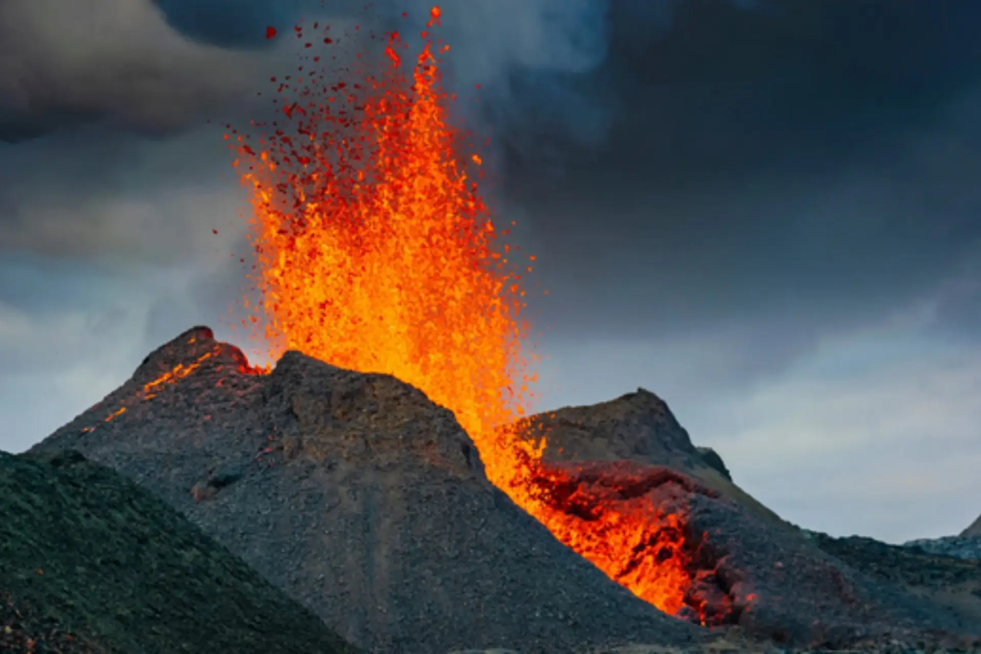 Erupcja wulkanu na Islandii. Źródło: Canva.com