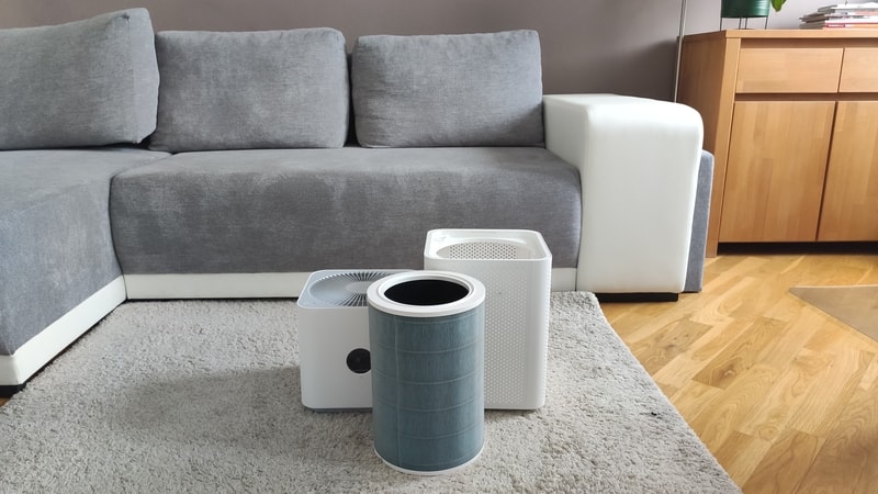 rozłożony Xiaomi Air Purifier 3C w mieszkaniu